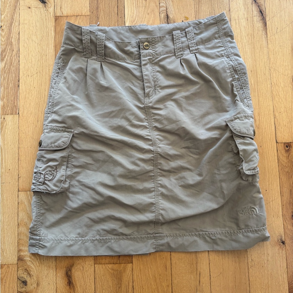 The North Face cargo utility knee lenght sporty skirt